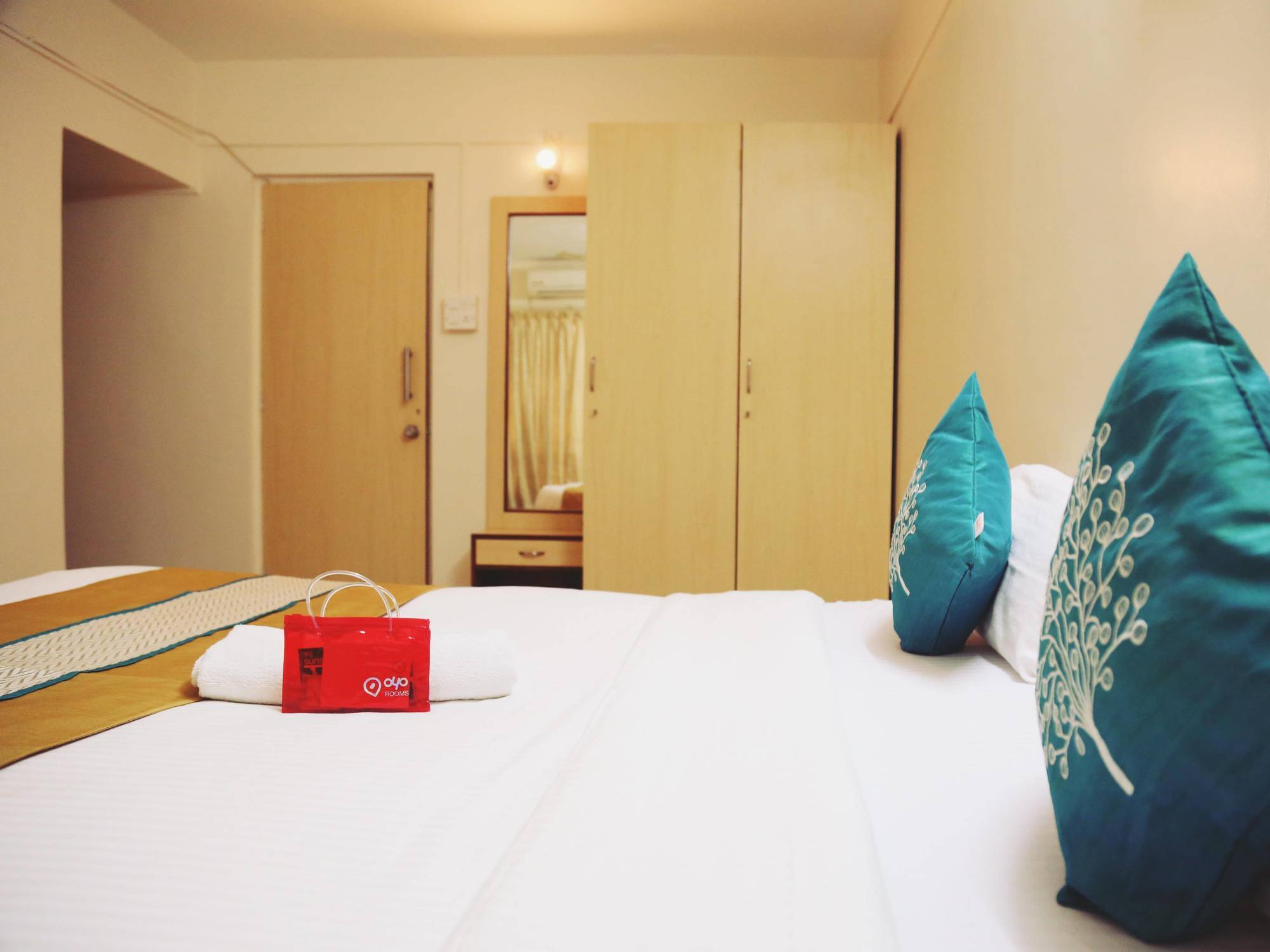Oyo 946 Royce Studio Apartments Pune Esterno foto
